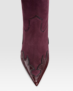 VELOURSLEDERSTIEFEL MIT CUT-OUT-STICKEREI UND HERZ-INLAYS
