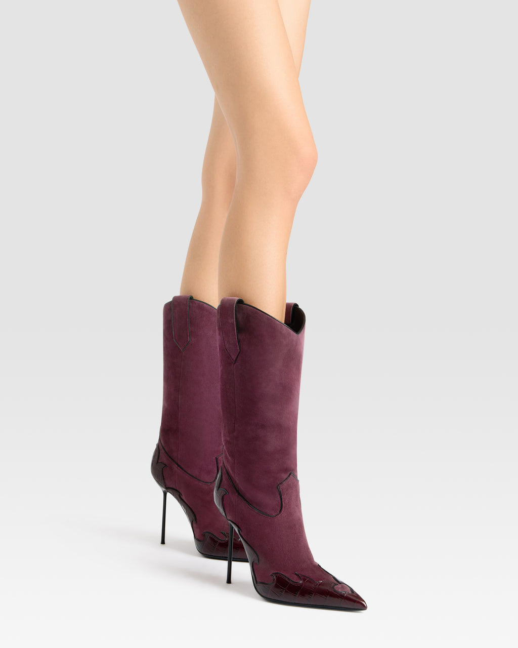 VELOURSLEDERSTIEFEL MIT CUT-OUT-STICKEREI UND HERZ-INLAYS