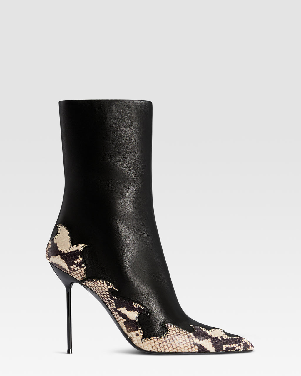 NAPPALEDER ANKLE BOOT MIT CUT-OUT-STICKEREI UND HERZ-INLAYS