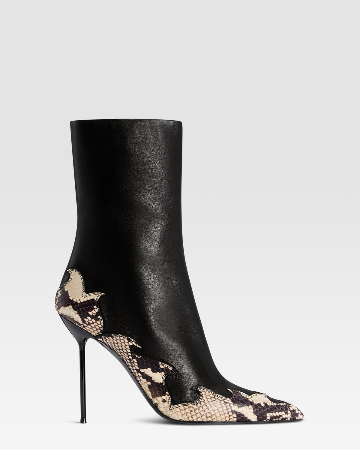 NAPPALEDER ANKLE BOOT MIT CUT-OUT-STICKEREI UND HERZ-INLAYS