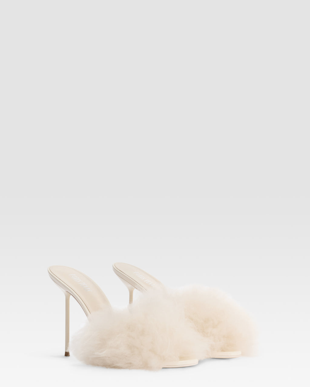 FURRY MULE AUS WEICHEM FELL UND LACKLEDER-DETAILS