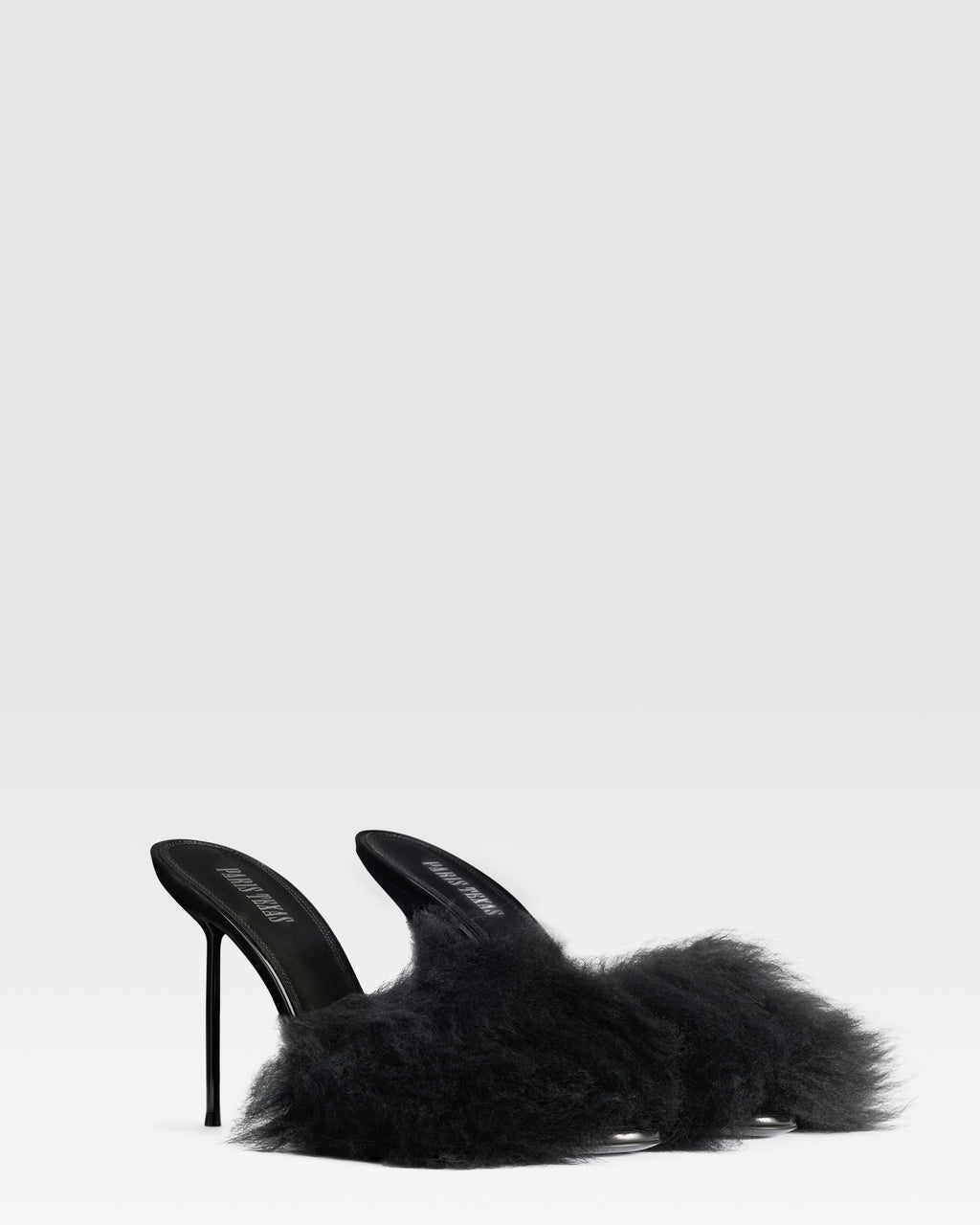 FURRY MULE EN PELO SUAVE Y DETALLES DE CHAROL