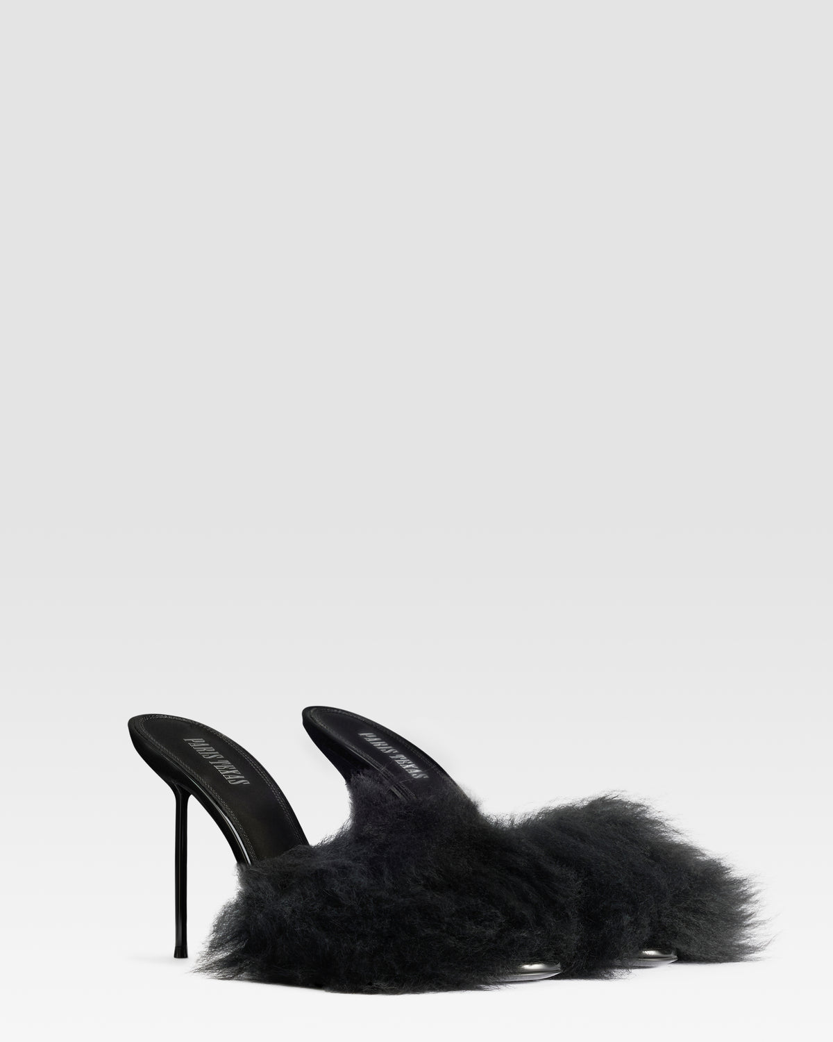 FURRY MULE EN PELO SUAVE Y DETALLES DE CHAROL