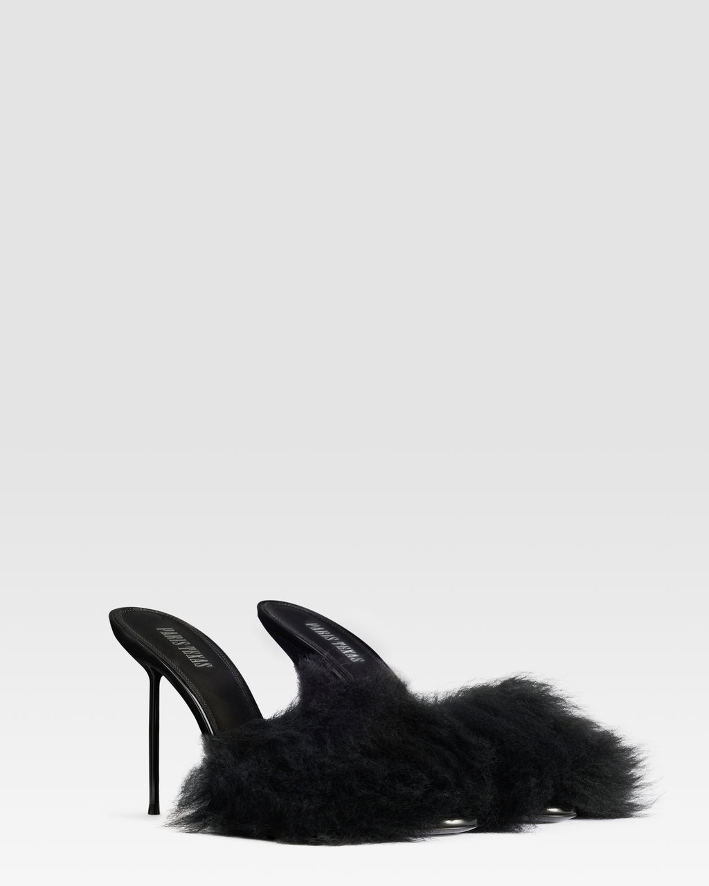 FURRY MULE EN FOURRURE DOUCE ET DETAILS EN CUIR VERNI