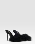 FURRY MULE EN FOURRURE DOUCE ET DETAILS EN CUIR VERNI