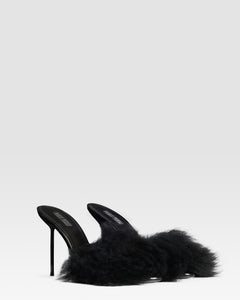 FURRY MULE EN FOURRURE DOUCE ET DETAILS EN CUIR VERNI