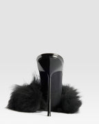 FURRY MULE EN PELO SUAVE Y DETALLES DE CHAROL