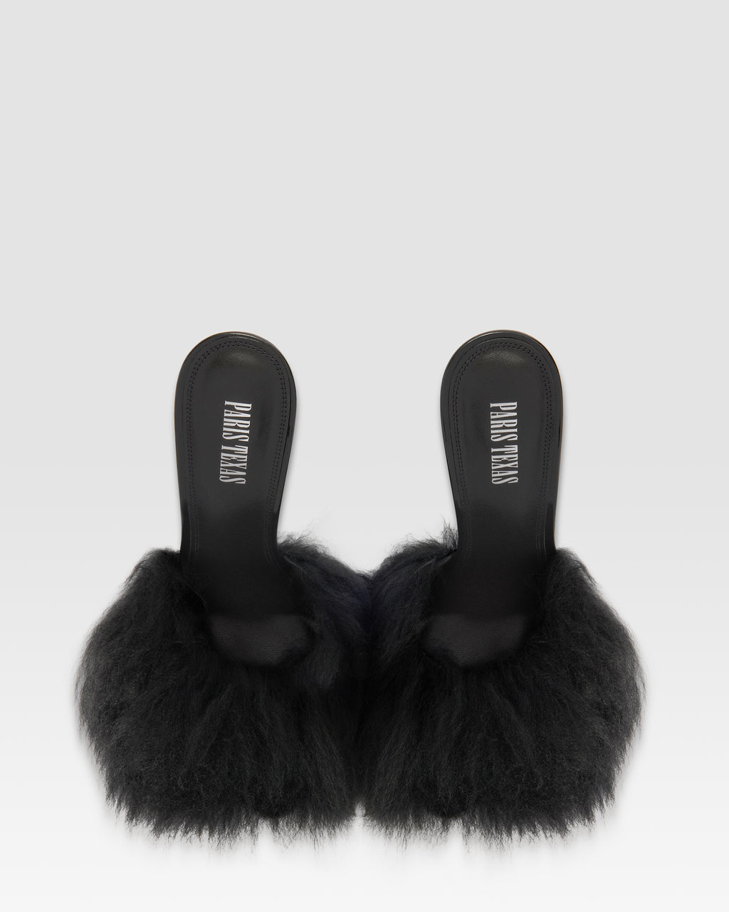 FURRY MULE EN PELO SUAVE Y DETALLES DE CHAROL