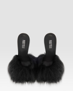 FURRY MULE EN PELO SUAVE Y DETALLES DE CHAROL
