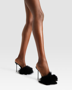 FURRY MULE EN PELO SUAVE Y DETALLES DE CHAROL