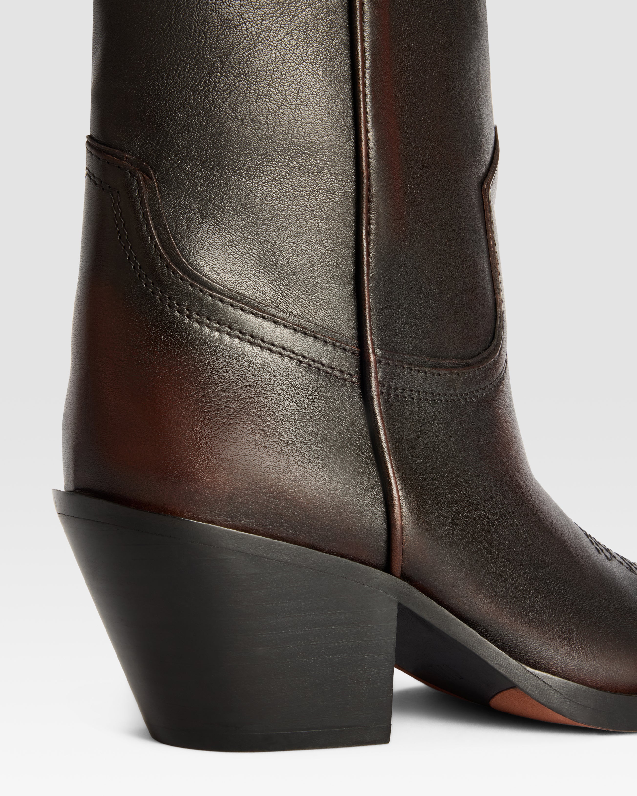 WESTERNSTIEFEL AUS GEBURSTETEM LEDER