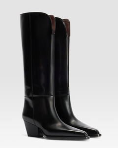 GEBURSTETER LEDERSTIEFEL