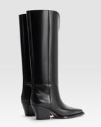 GEBURSTETER LEDERSTIEFEL
