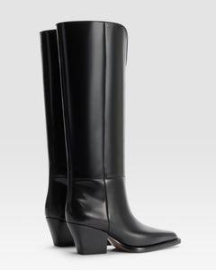 GEBURSTETER LEDERSTIEFEL