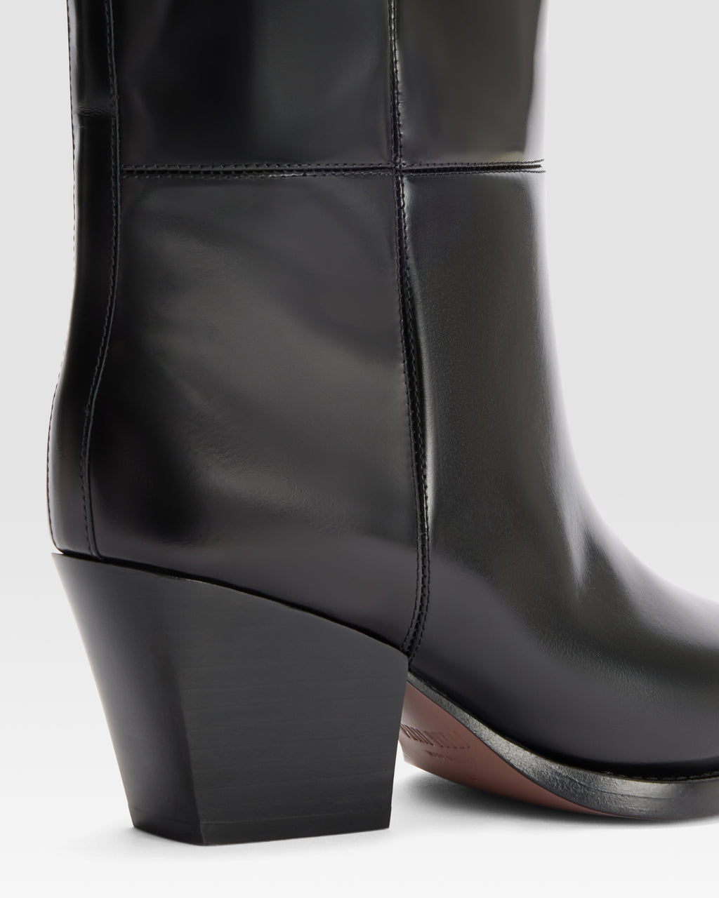 GEBURSTETER LEDERSTIEFEL