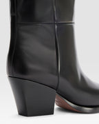 GEBURSTETER LEDERSTIEFEL
