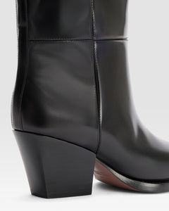 GEBURSTETER LEDERSTIEFEL