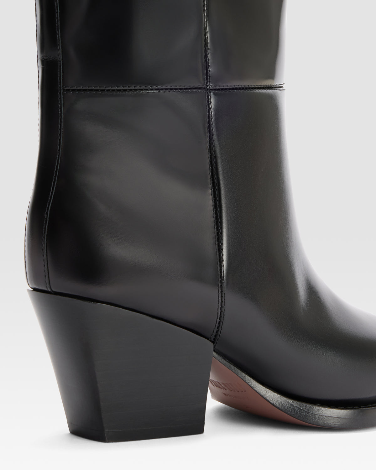 GEBURSTETER LEDERSTIEFEL