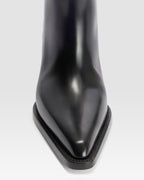 GEBURSTETER LEDERSTIEFEL