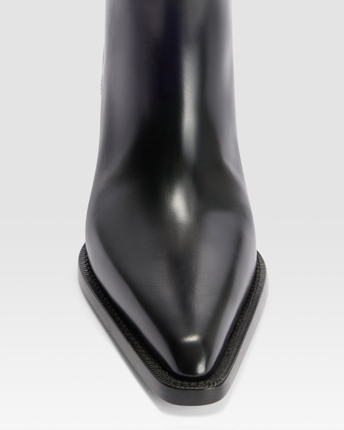 GEBURSTETER LEDERSTIEFEL