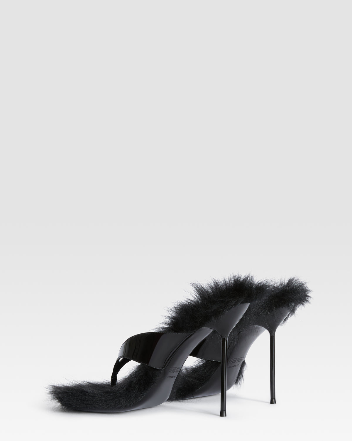 MULE CHANKLA DE PIEL CHAROL CON PLANTILLA DE SHEARLING