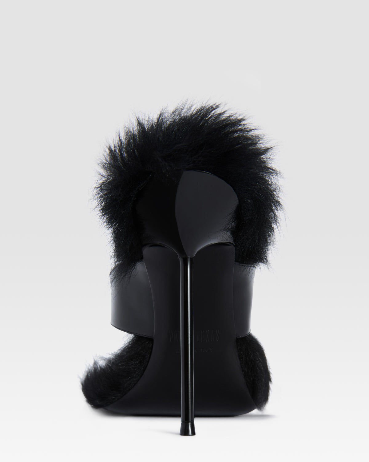 MULE CHANKLA DE PIEL CHAROL CON PLANTILLA DE SHEARLING
