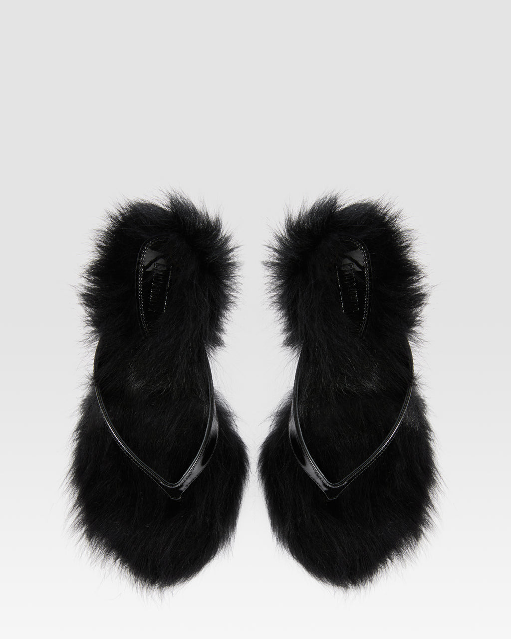MULE CHANKLA DE PIEL CHAROL CON PLANTILLA DE SHEARLING