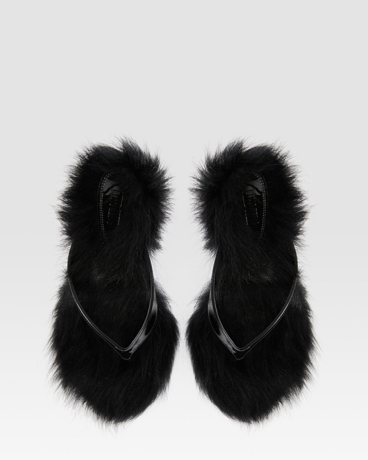 MULE CHANKLA DE PIEL CHAROL CON PLANTILLA DE SHEARLING