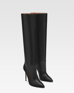 Botas con tac'on de aguja de napa negra