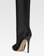 Botas con tac'on de aguja de napa negra