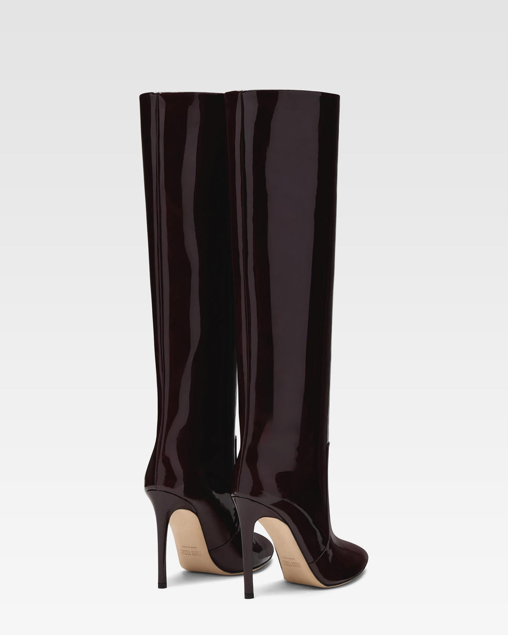 Botas con tac'on de aguja de charol granate oscuro