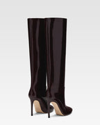 Botas con tac'on de aguja de charol granate oscuro