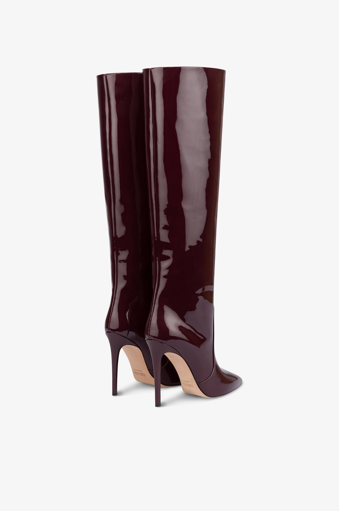 Boots in rouge noir patent leather.