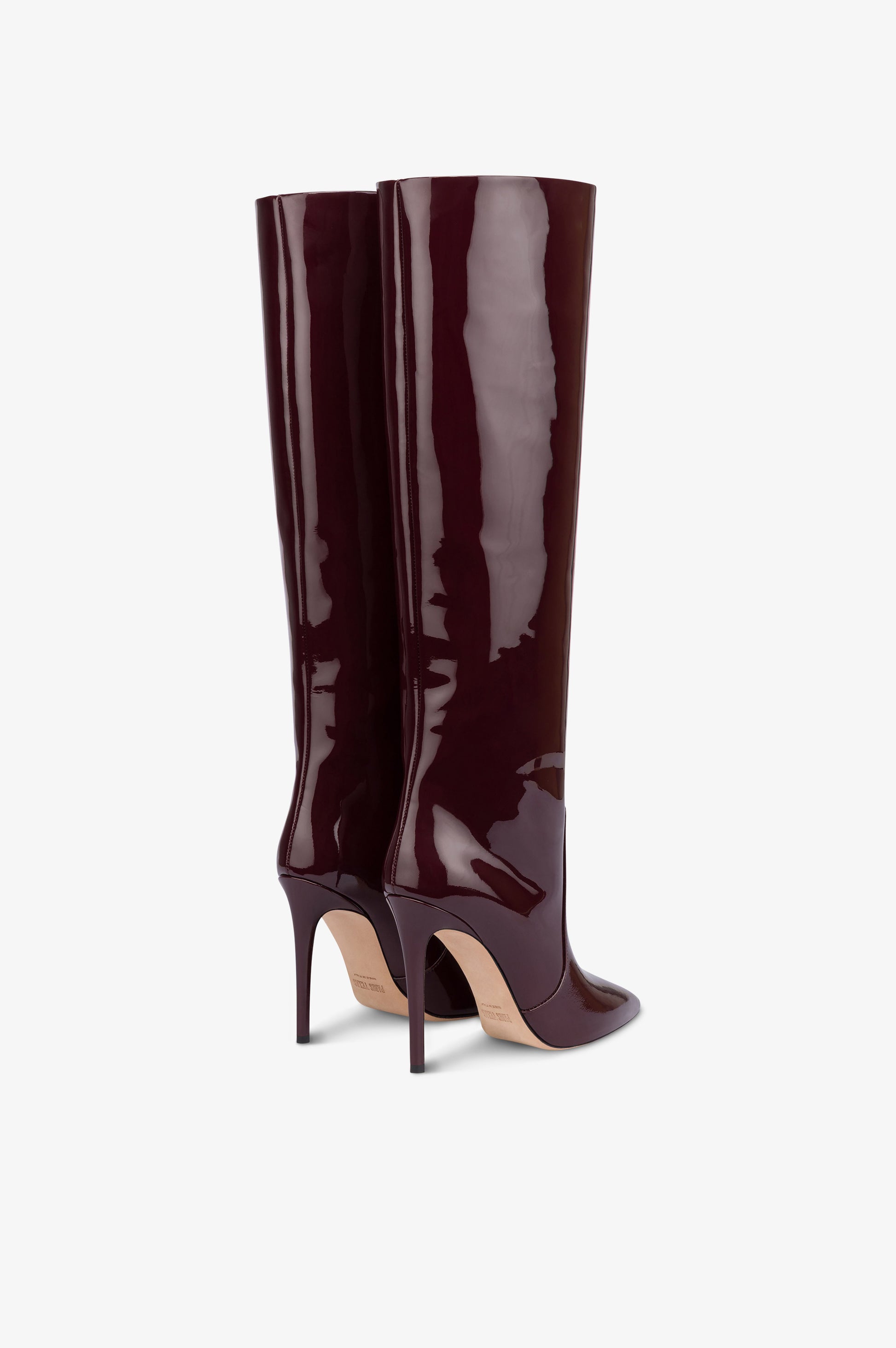 Boots in rouge noir patent leather.