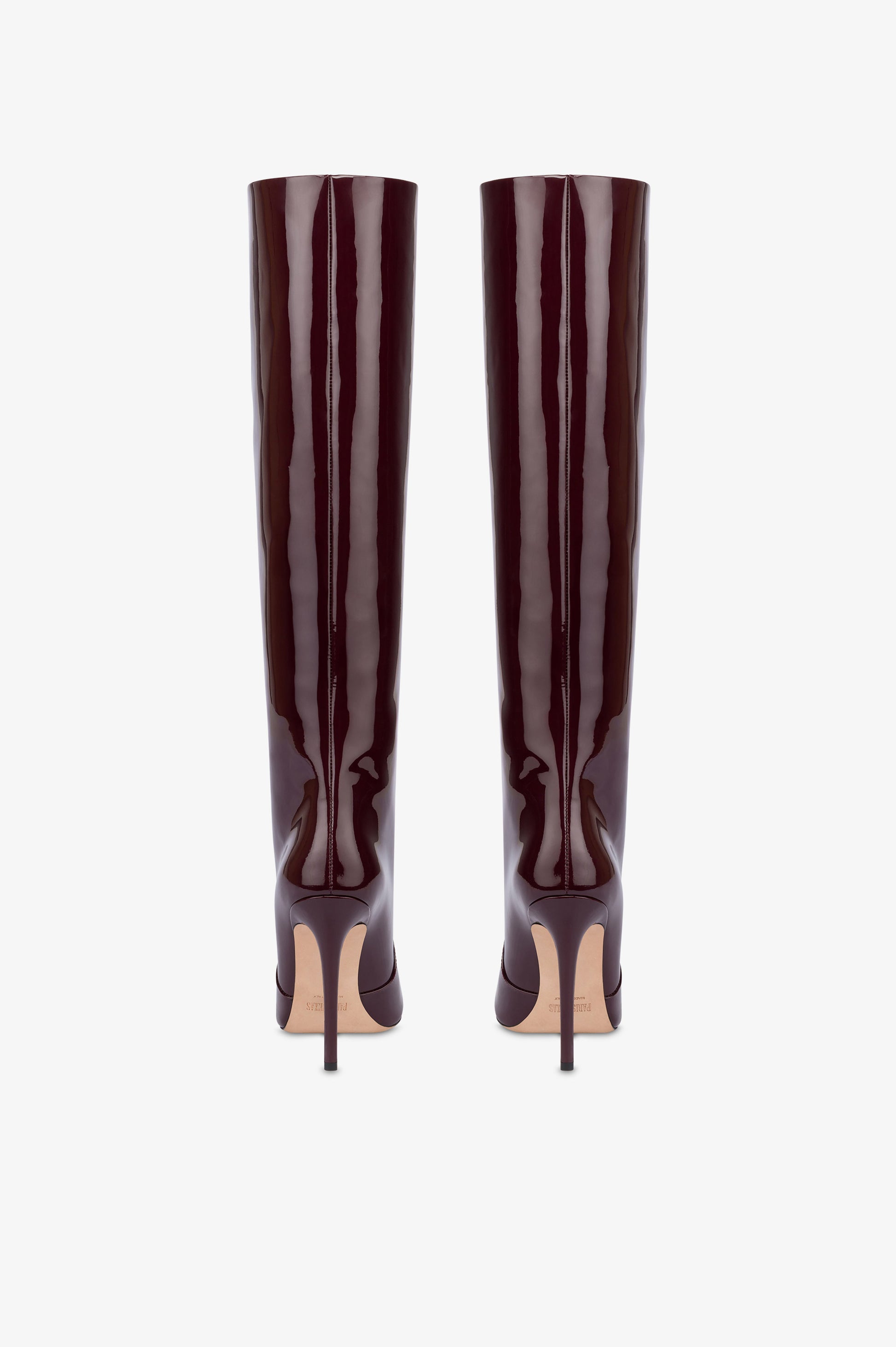 Boots in rouge noir patent leather.