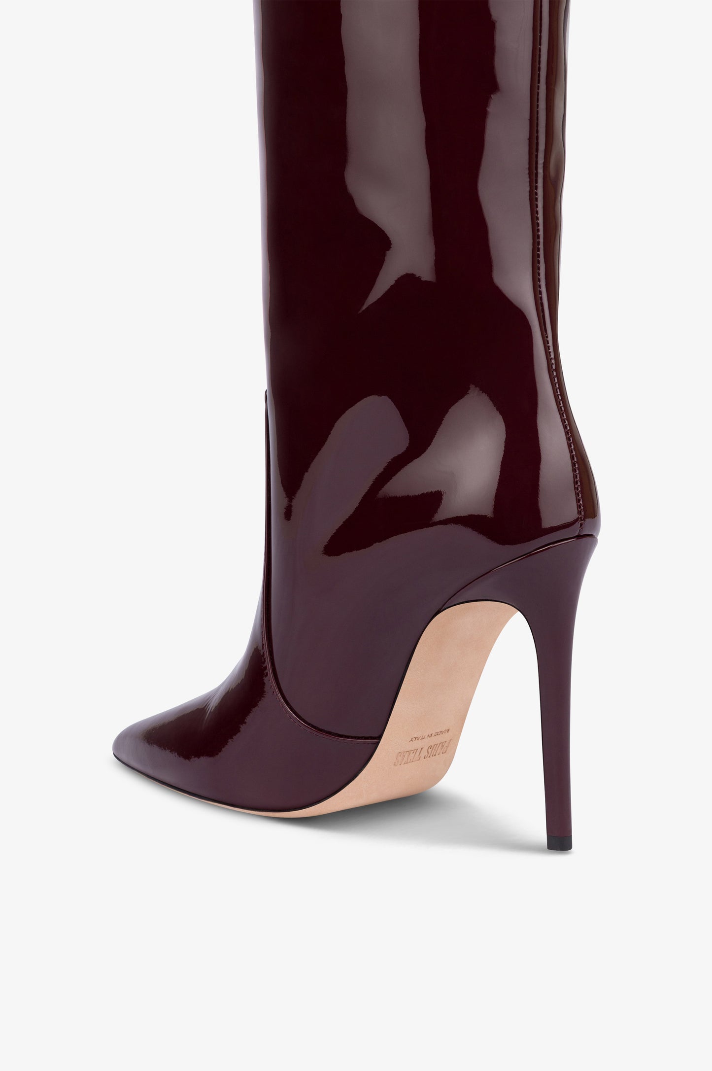 Boots in rouge noir patent leather.