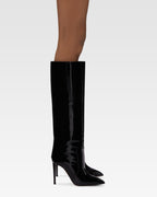 Botas con tac'on de aguja de charol negro