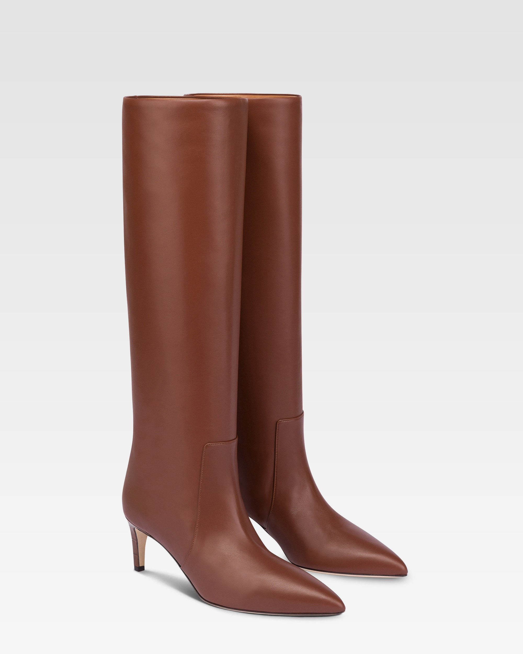 Pointed knee-high boots in smooth chocolate leather