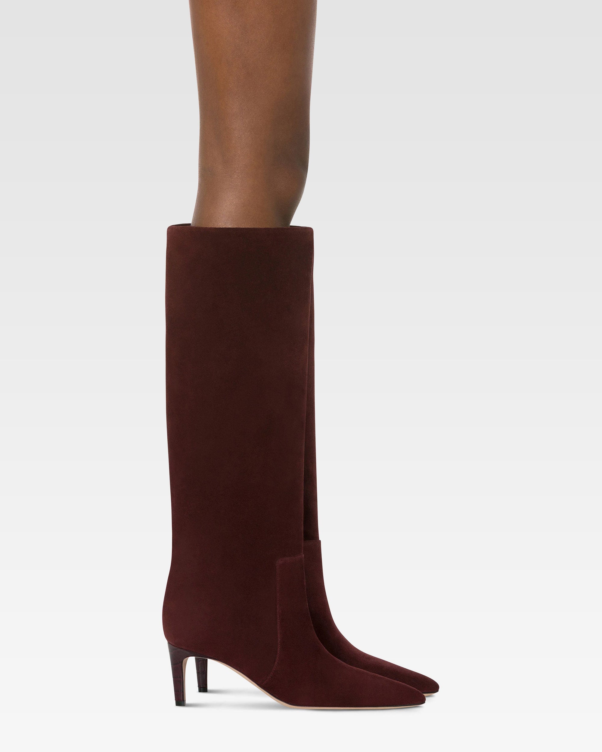 Boots in mahogany calf suede leather