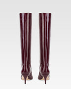 Stiefel aus Lackleder in der Farbe Rouge Noir.