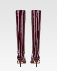 Stiefel aus Lackleder in der Farbe Rouge Noir.