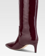 Stiefel aus Lackleder in der Farbe Rouge Noir.