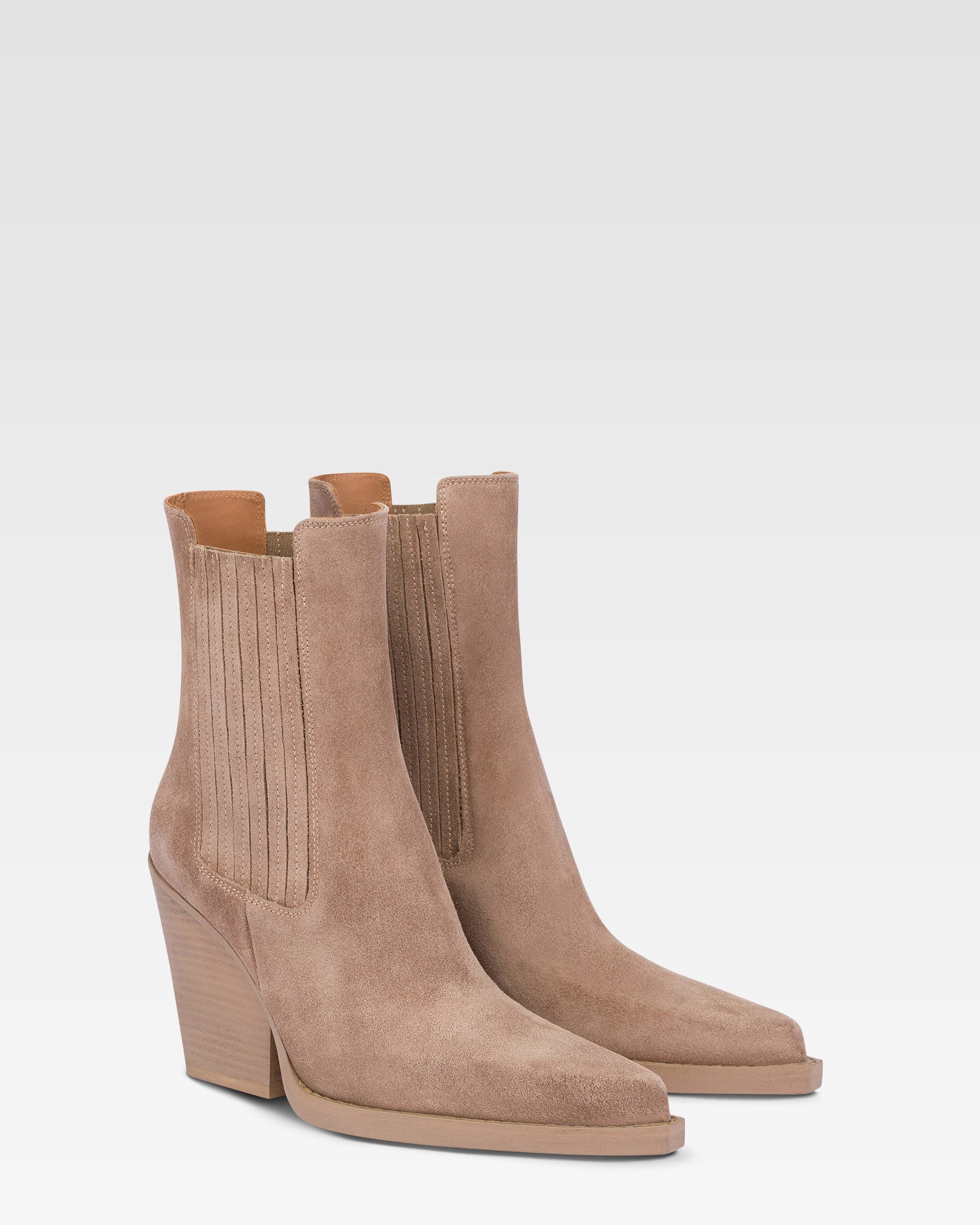 Stiefeletten mit eckiger Zehenpartie aus Wildleder in Koala