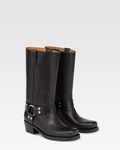 Square-toe boots in smooth black leather