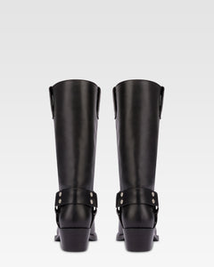 Square-toe boots in smooth black leather