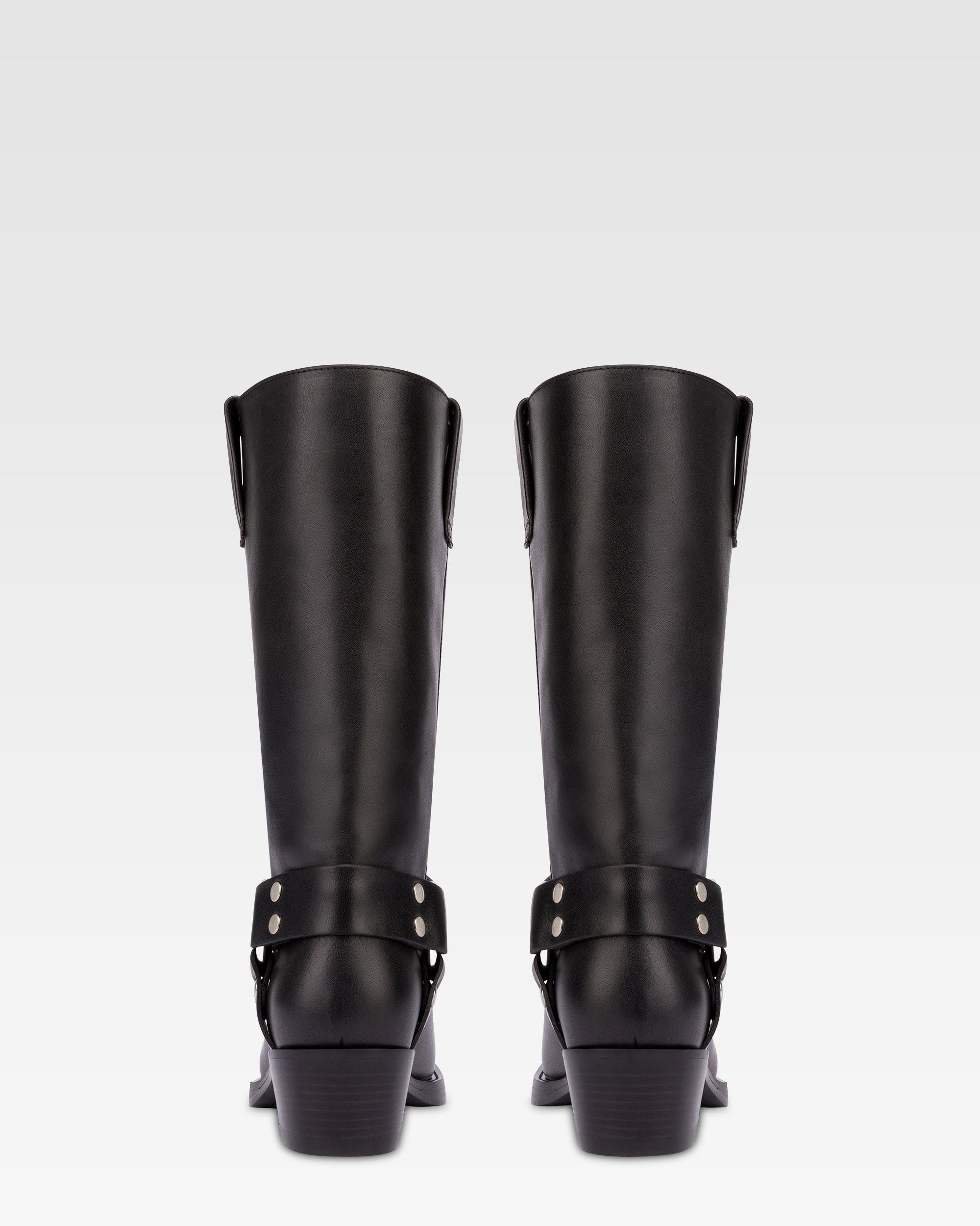 Square-toe boots in smooth black leather