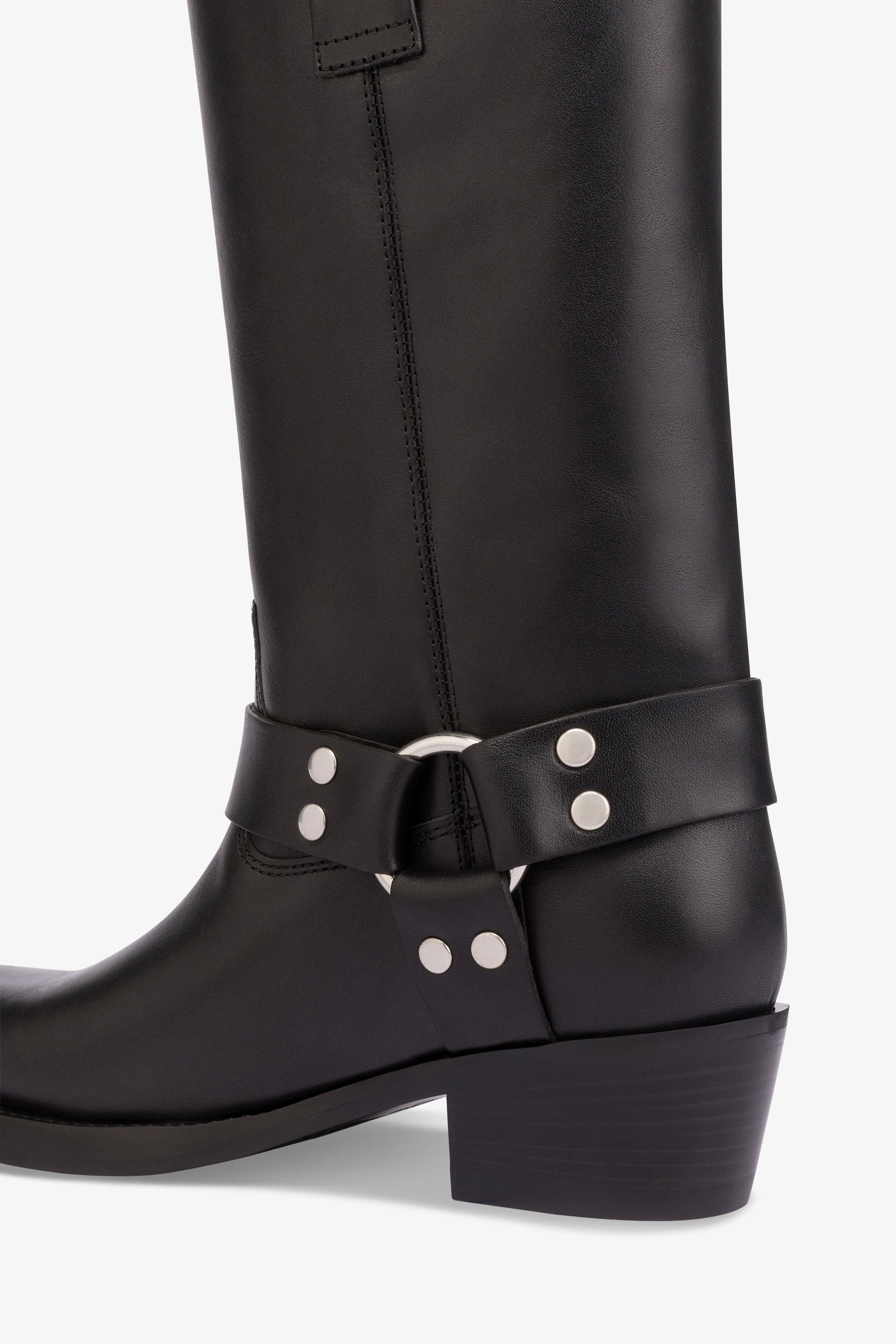 Bottes a bout carre en cuir lisse noir