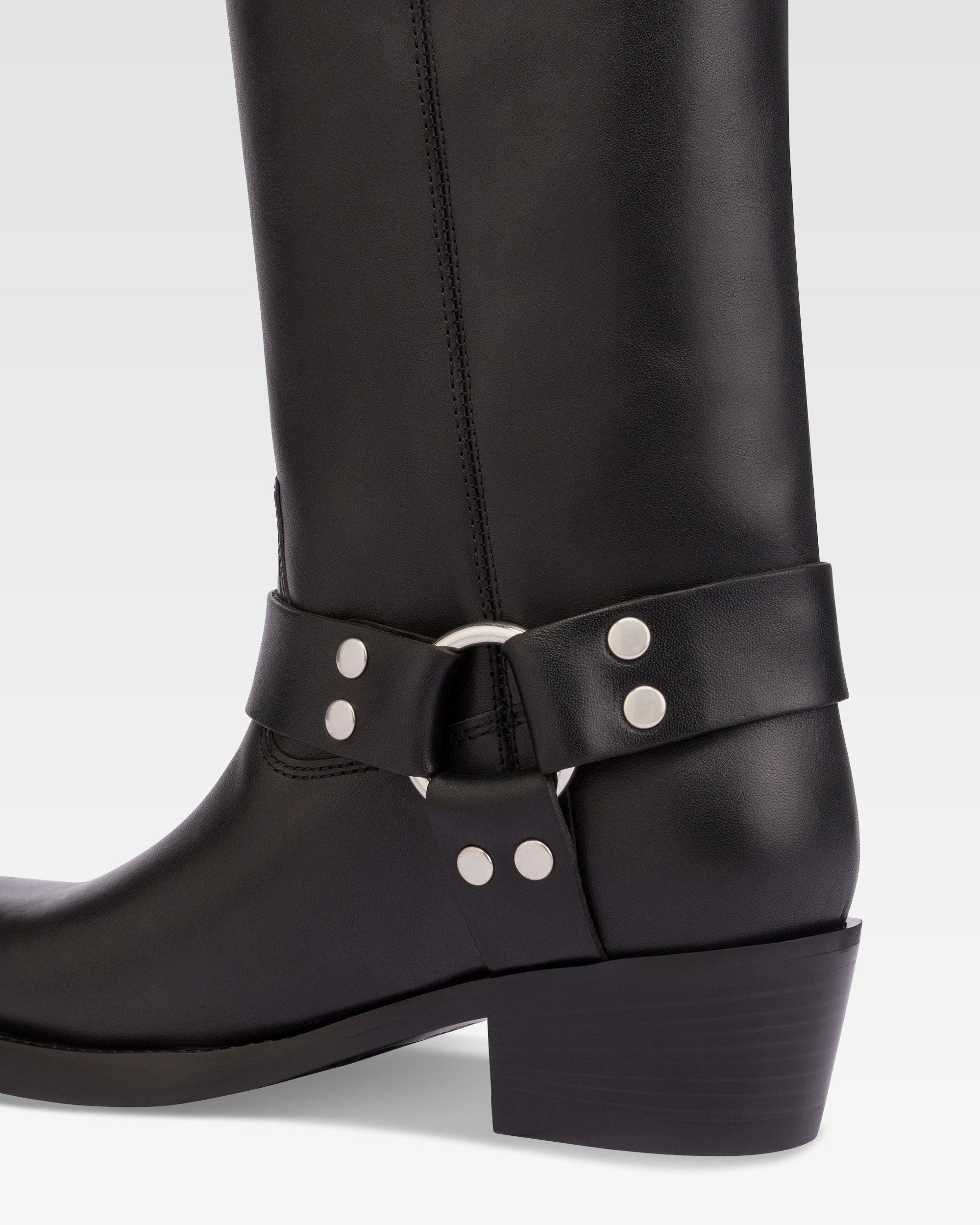 Square-toe boots in smooth black leather