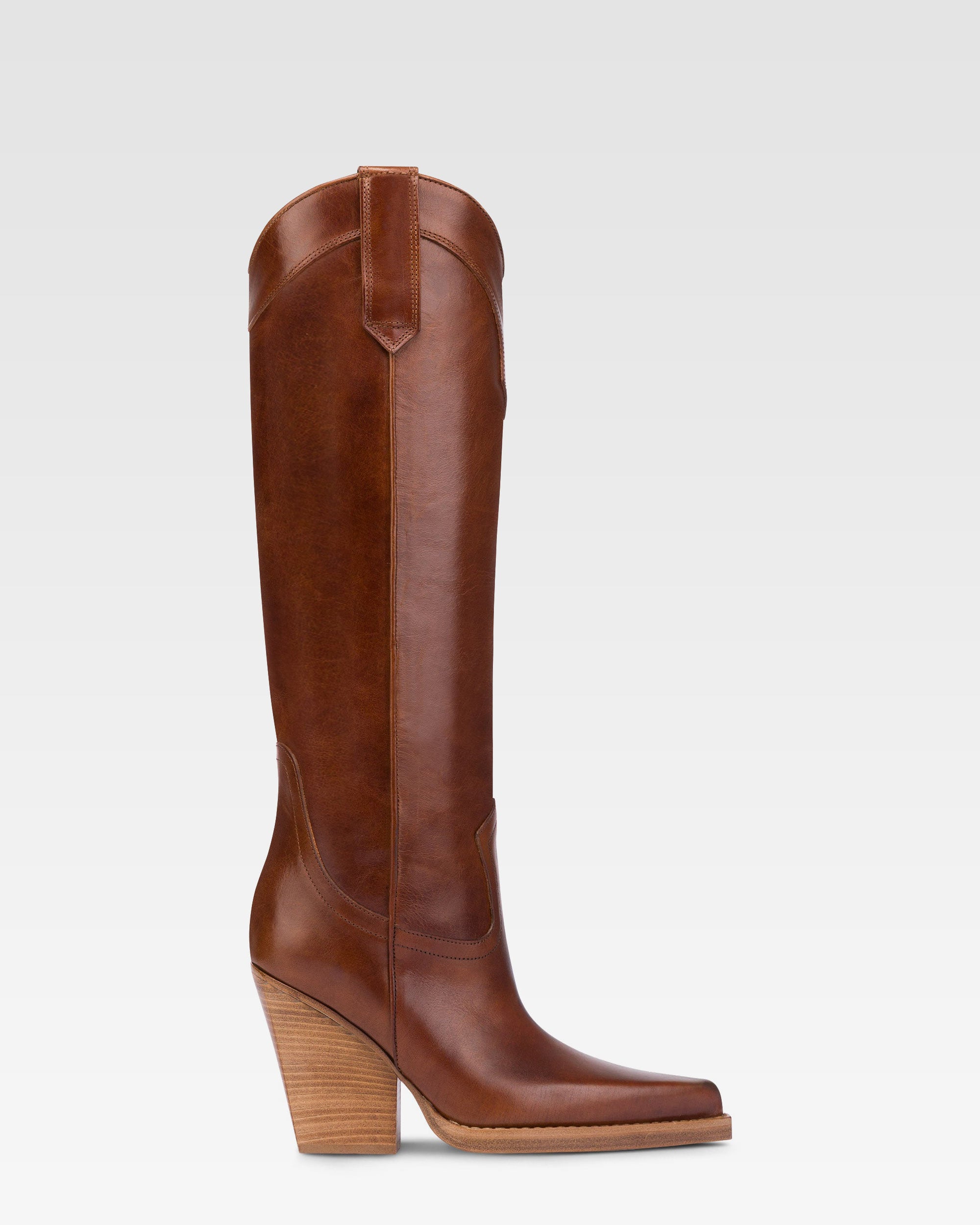 Pointed knee-high boots in shiny vintage leather