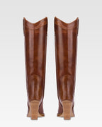 Pointed knee-high boots in shiny vintage leather